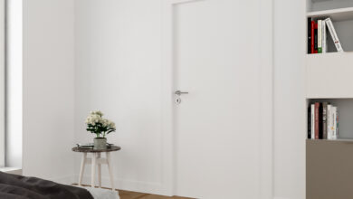 drzwi bez futryny białe w pokoju